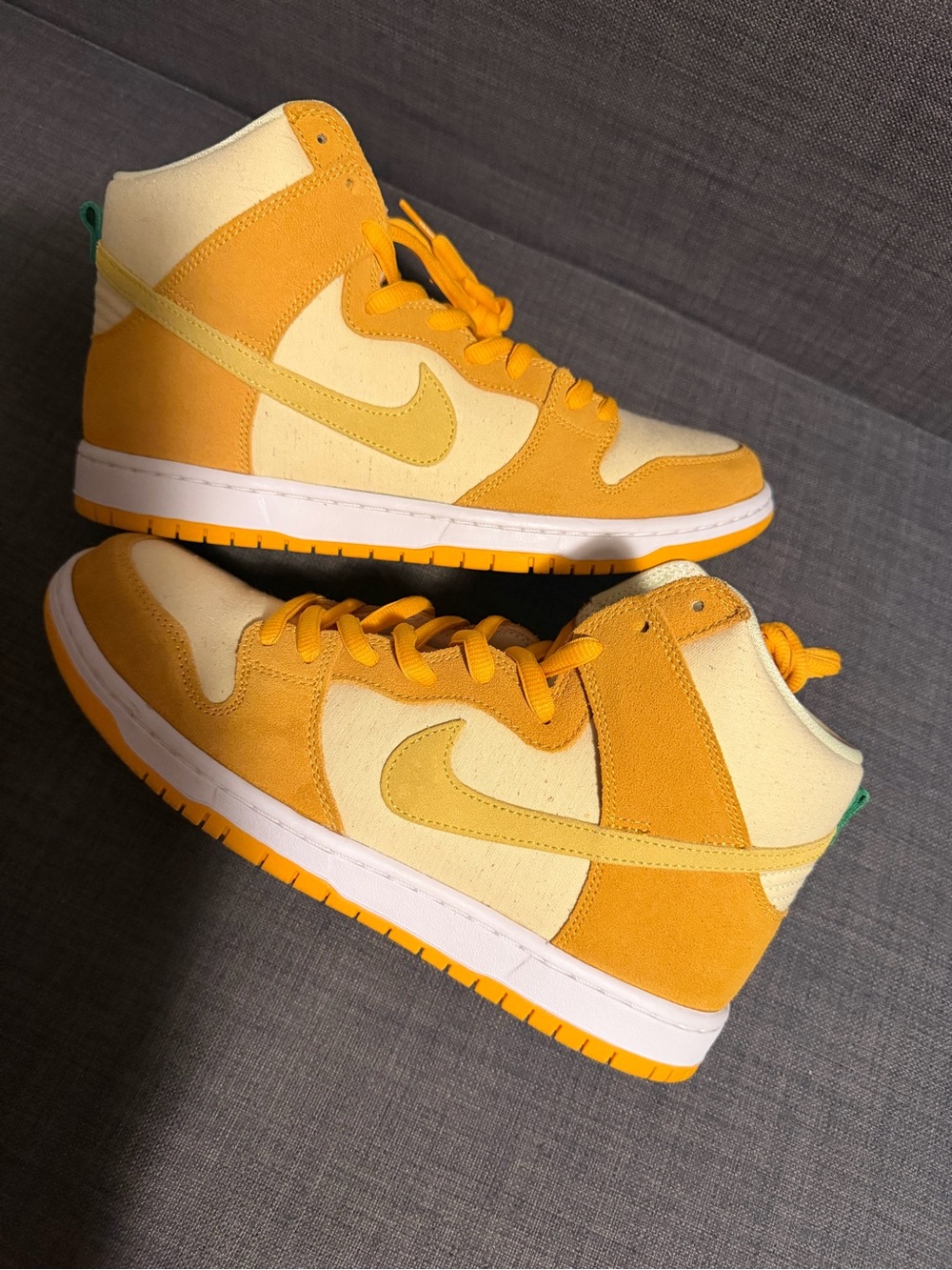 Size 11 nike dunk sb pineapple